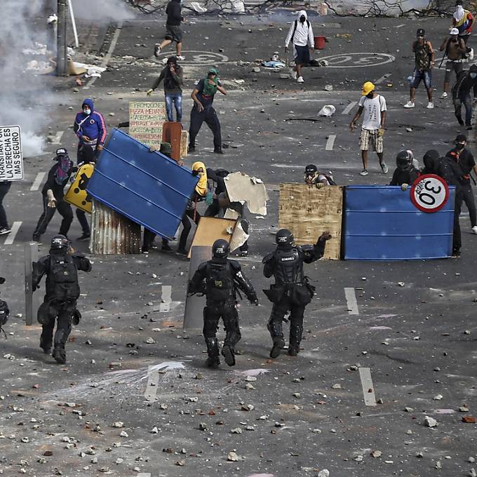 Dutzende Verletzte bei gewalttätigen Protesten in Kolumbien