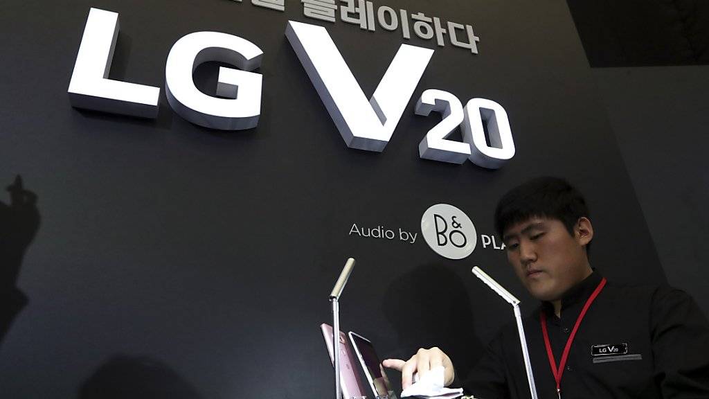 Der südkoreanische Elektronikkonzern LG hat mit dem Modell V20 Stunden vor der Präsentation des neuen iPhone7 von Apple ein Konkurrenzmodell präsentiert.