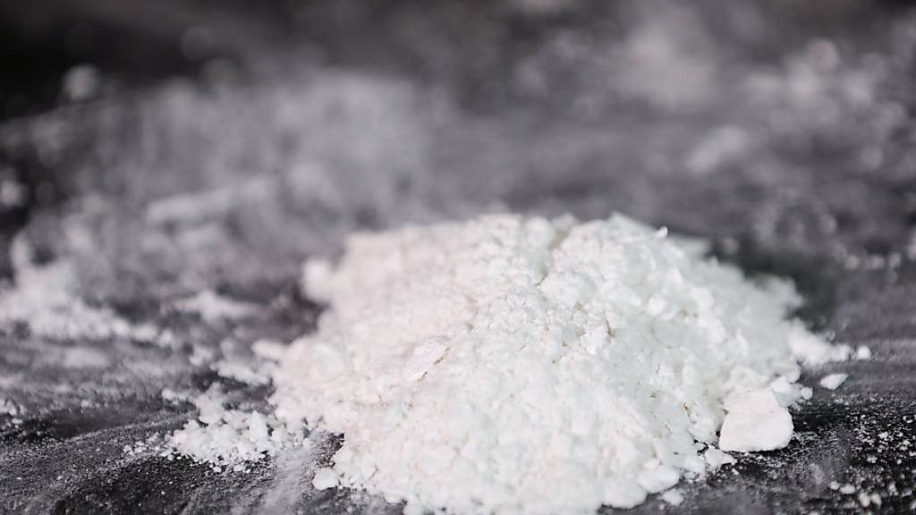 Die Polizei hat am Flughafen Zürich am Freitag in Kloten zwei Drogenkuriere verhaftet und dabei rund 21 Kilogramm Kokain sichergestellt. (Symbolbild)