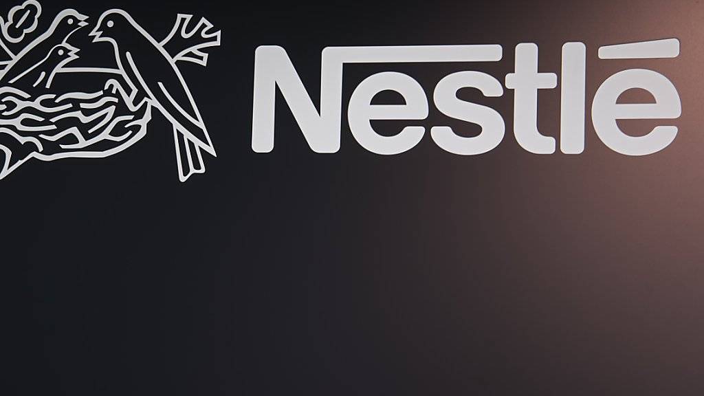 Der Nahrungsmittelkonzern Nestlé soll seine nicht zum Kerngeschäft gehörenden Geschäftsbereiche verkaufen. Dies fordert Aktionär und US-Milliardär Daniel Loeb. (Archivbild)