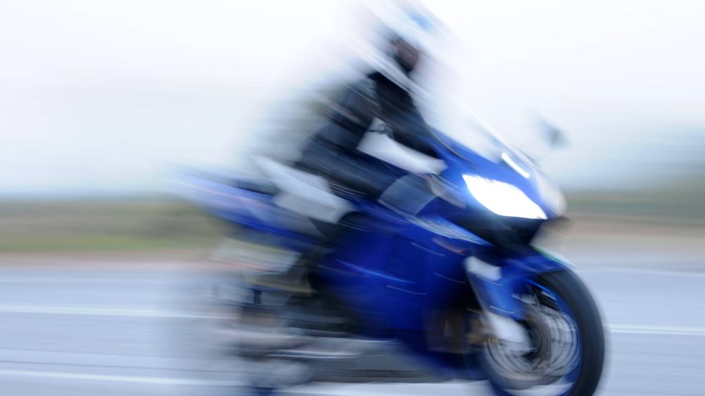 Motorradlenker nach Raserdelikt in Bellmund angehalten. (Archivbild)
