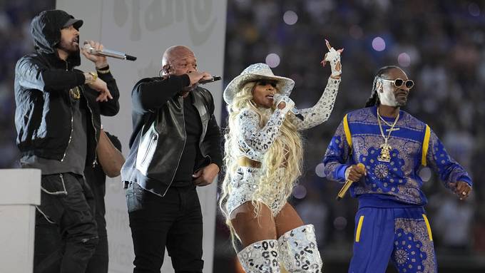 Los Angeles Rams gewinnen Super Bowl – spektakuläre Hip-Hop-Halbzeitshow