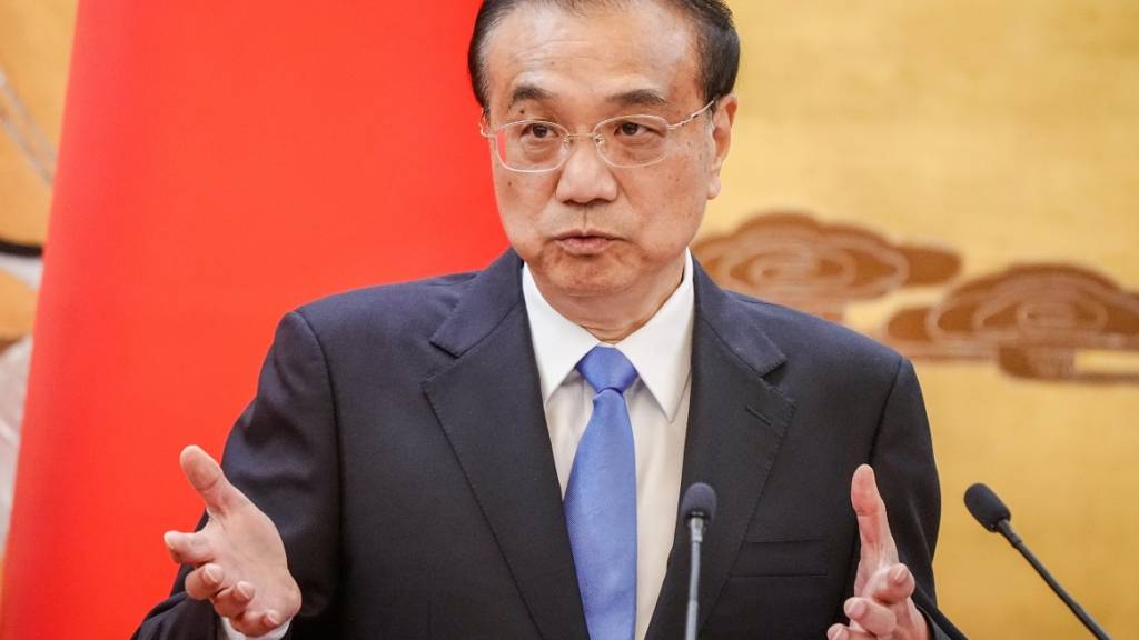ARCHIV - Li Keqiang, damals Ministerpräsident der Volksrepublik China, bei einer Pressekonferenz am 04.11.2022 in Peking. Foto: Kay Nietfeld/dpa