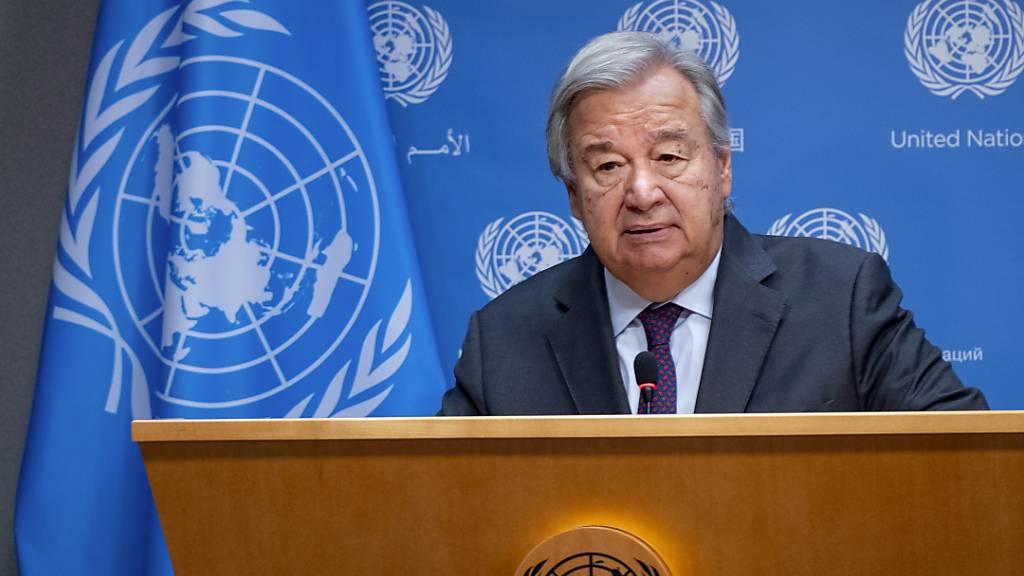 Antonio Guterres, Generalsekretär der Vereinten Nationen, spricht während einer Pressekonferenz im Hauptquartier der UN in New York über die Lage in Israel. Foto: Craig Ruttle/AP/dpa