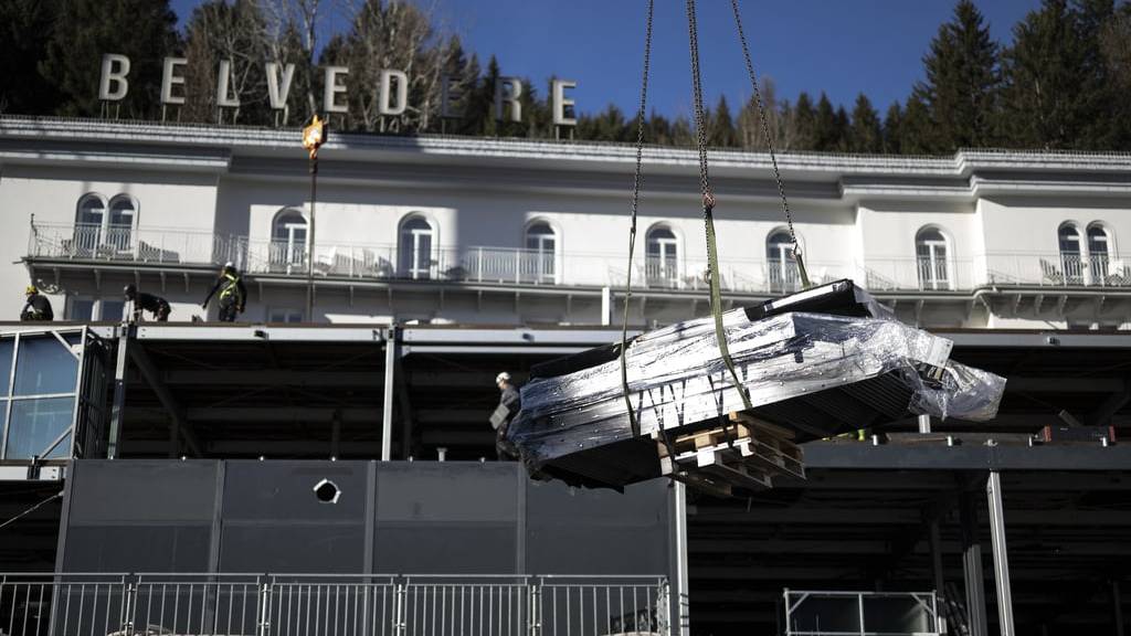 Für die Temporärbauten an der Davoser Promenade während des WEF gelten ab sofort strengere Regeln. 