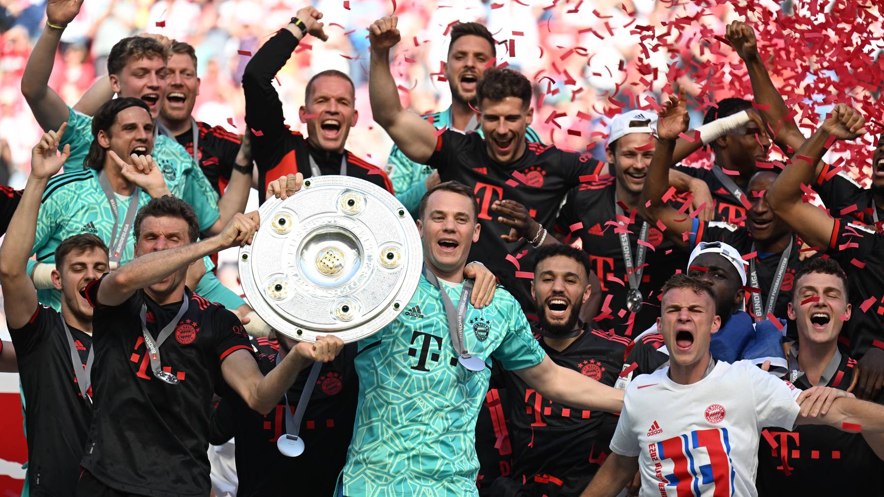 Bayern München krönt sich zum elften Mal in Folge zum Meister.