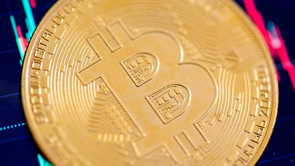 Die Digital-Währung Bitcoin hat in den USA einen Schritt hin zum Anlagen-Mainstream gemacht. Die US-Wertpapieraufsicht SEC öffnete am Dienstag den Weg für börsengehandelte Bitcoin-Fonds (ETF). (Symbolbild)