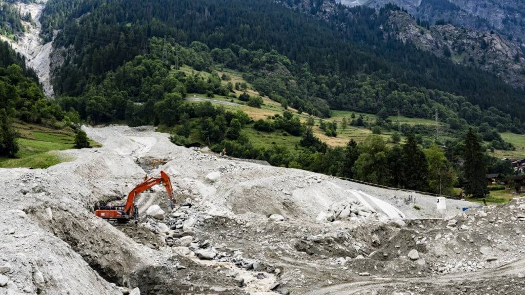 Zerstörung nach einem Murgang von Ende Juni 2025 in der Gemeinde Val de Bagnes im Wallis. (Archivbild)