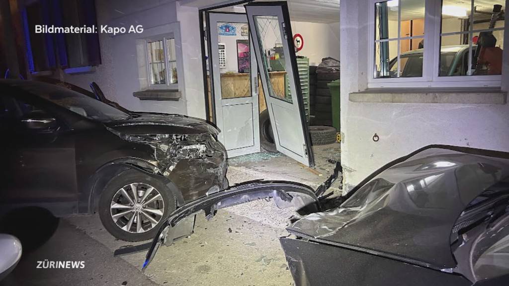 Autodieb verunfallt: Jugendlicher kracht in Bözen in eine Hauswand