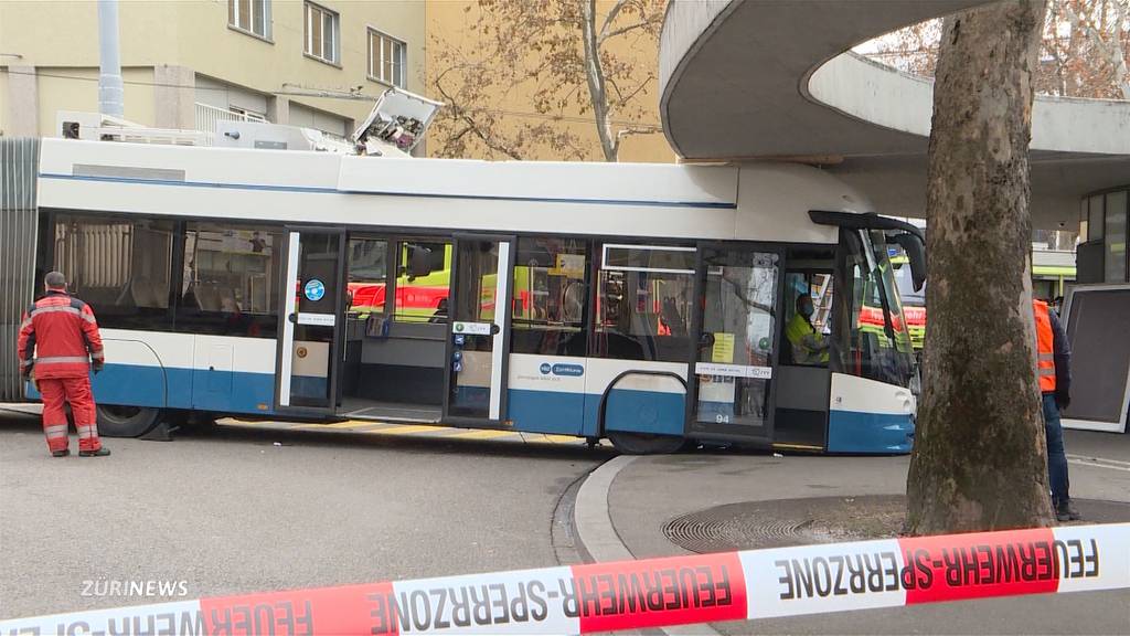 Busunfall am Limmatplatz: Mehrere Personen verletzt