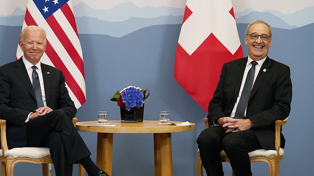 US-Präsident Joe Biden und Bundespräsident Guy Parmelin vor dem Treffen der beiden Delegationen im Hotel Intercontinental.