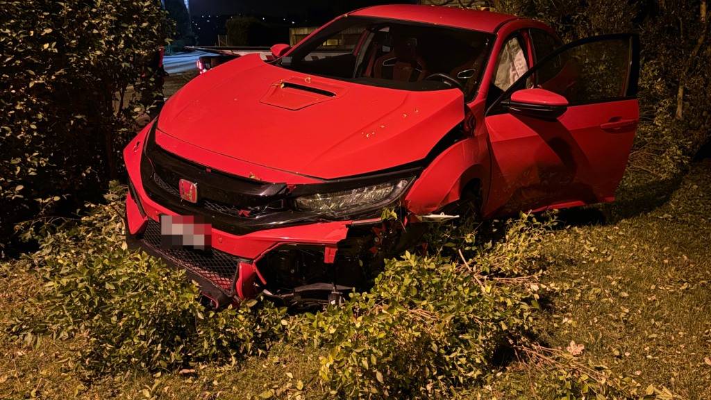 Am Samstagabend verursachte ein alkoholisierter Autofahrer in Horn TG einen Selbstunfall.