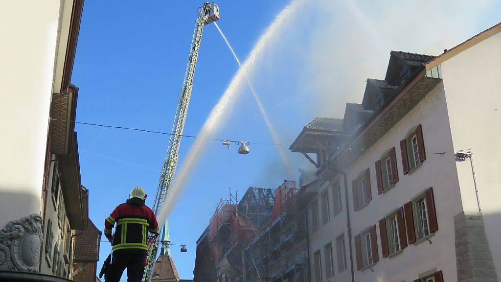 Zur Bekämpfung des Brandes in der Aarauer Altstadt wurden auch Feuerwehren aus benachbarten Gemeinden zugezogen.