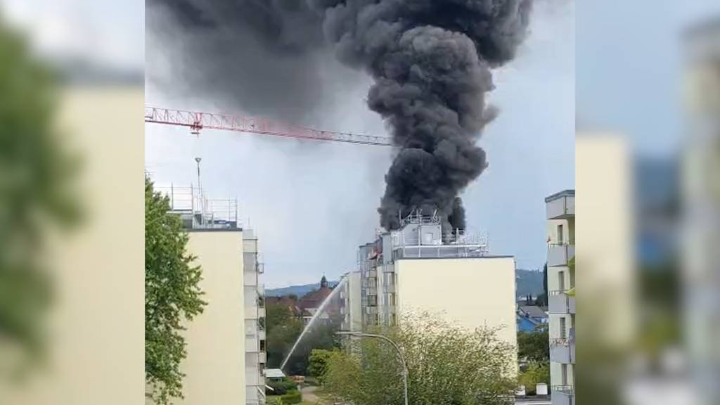 Grosse Rauchwolke in Zofingen – Gasflasche auf Hausdach explodiert
