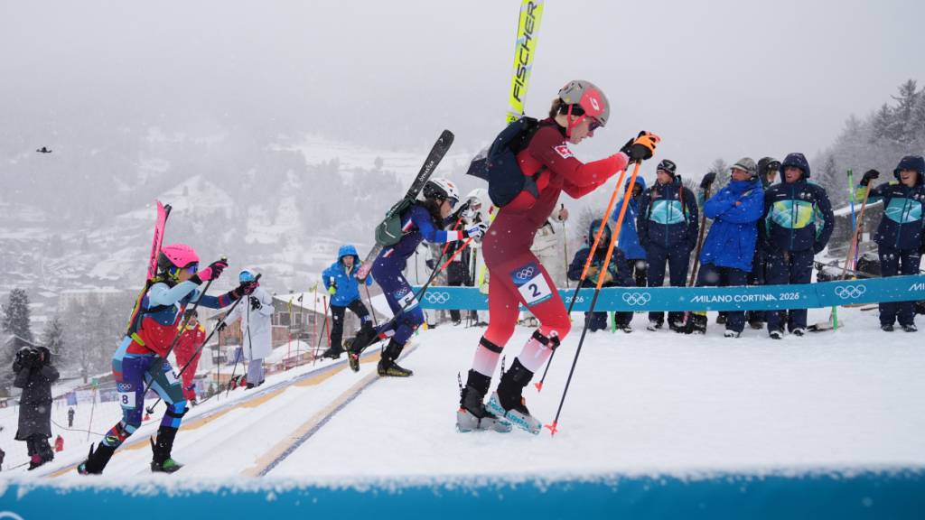 Marianne Fatton (rechts) liegt vor der Französin Margot Ravinel in Führung