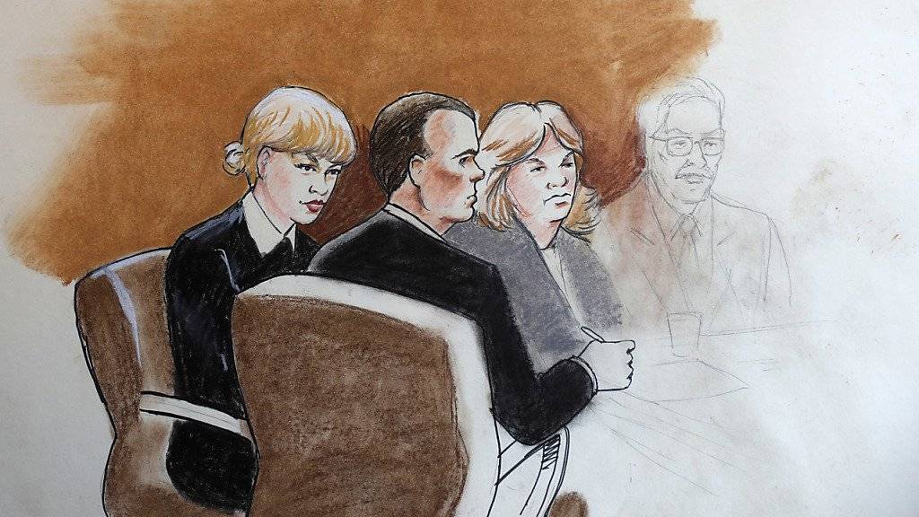 Die Mutter von US-Popstar Taylor Swift sagte als Zeugin im Prozess ihrer Tochter wegen sexueller Belästigung gegen einen ehemaligen Radio-DJ aus. (Gerichtszeichnung)