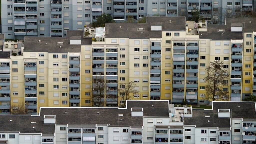 Eine Überbauung bei Dübendorf: Tausende sind jährlich von Leerkündigungen betroffen (Symbolbild).