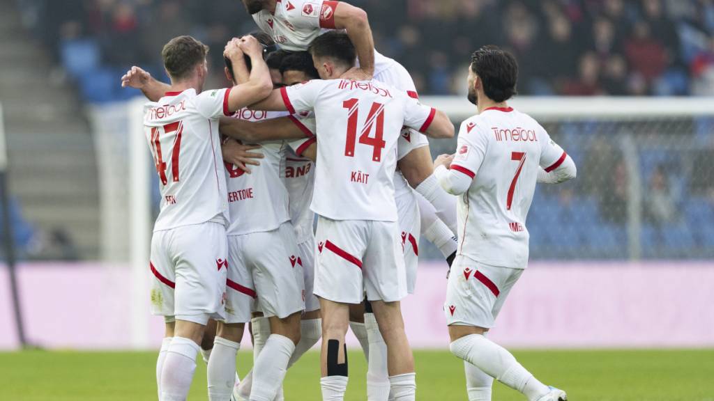 Der FC Thun jubelt über den Sieg gegen Basel