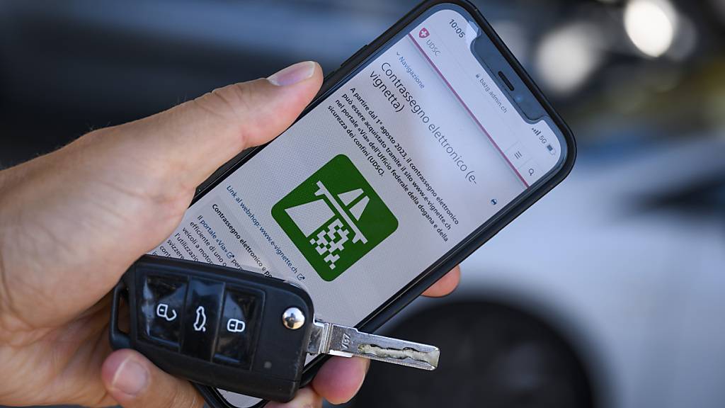 Die digital ausgestellte Autobahnvignette stösst bei Automobilisten auf Anklang. (Archivbild)