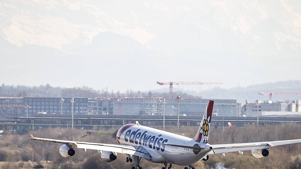 Ein A340-Flugzeug der Swiss-Schwestergesellschaft Edelweiss brachte am Sonntag in Australien gestrandete Schweizer zurück nach Zürich. (Symbolbild)