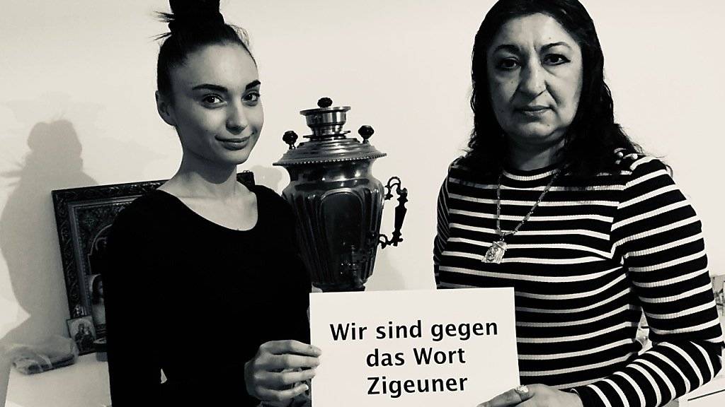 Ein Bild der Foto-Aktion, mit der Schweizer Sinti und Roma klarstellen, dass der Begriff «Zigeuner» nicht mehr benutzt werden soll.