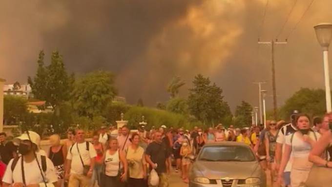 Die Flammen wüten weiter auf der griechischen Insel Rhodos