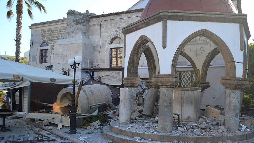 Beschädigte Kirche auf Kos: Auf der griechischen Insel starben zwei Touristen nach einem Erdbeben der Stärke 6,7.