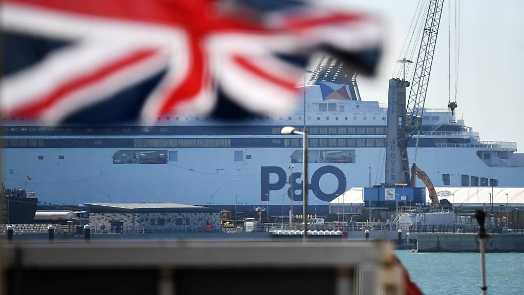 Der Fährbetreiber P&O hatte Mitte März schlagartig all seine etwa 800 Besatzungsmitglieder entlassen. Sie sollen durch günstigere Leiharbeiter ersetzt werden. 