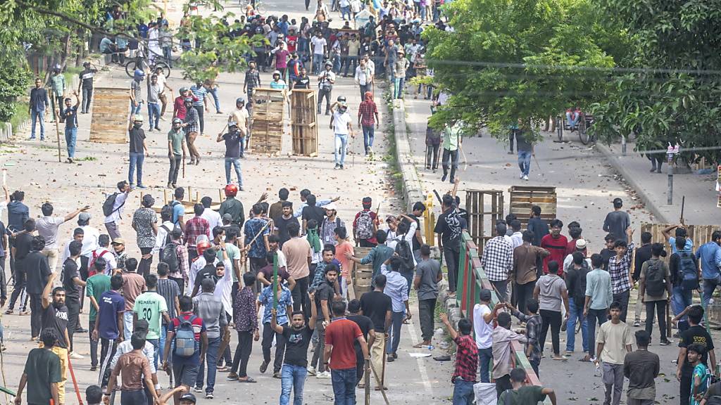 Soldaten versuchten in Städten von Bangladesch zuletzt, die Unruhen im Keim zu ersticken. (Archivbild)