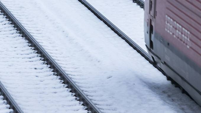 Schnee legt Bahnverkehr nach Deutschland lahm: Kein Zug nach München