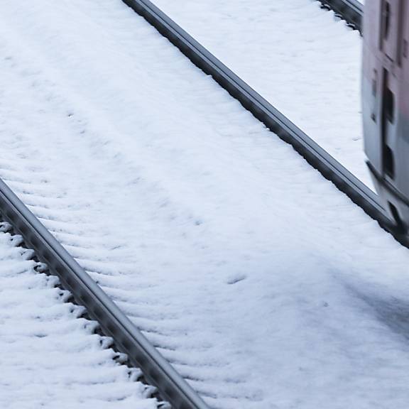 Schnee legt Bahnverkehr nach Deutschland lahm: Kein Zug nach München