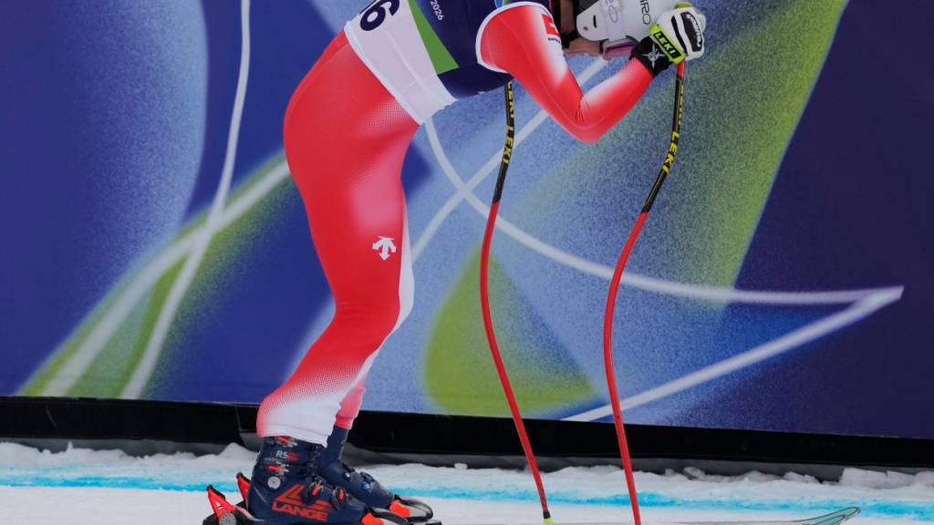 Jasmine Flury nach der Team-Kombi-Abfahrt im Zielraum von Cortina
