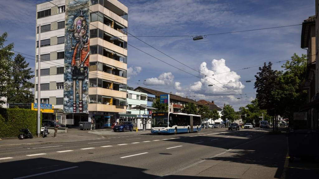 Affoltern soll mit einer Tramlinie erschlossen werden. Diese soll entlang der Wehntalerstrasse führen. Der Zürcher Regierungsrat und der Zürcher Stadtrat haben sich nun auf die Finanzierung geeinigt. (Archivbild)