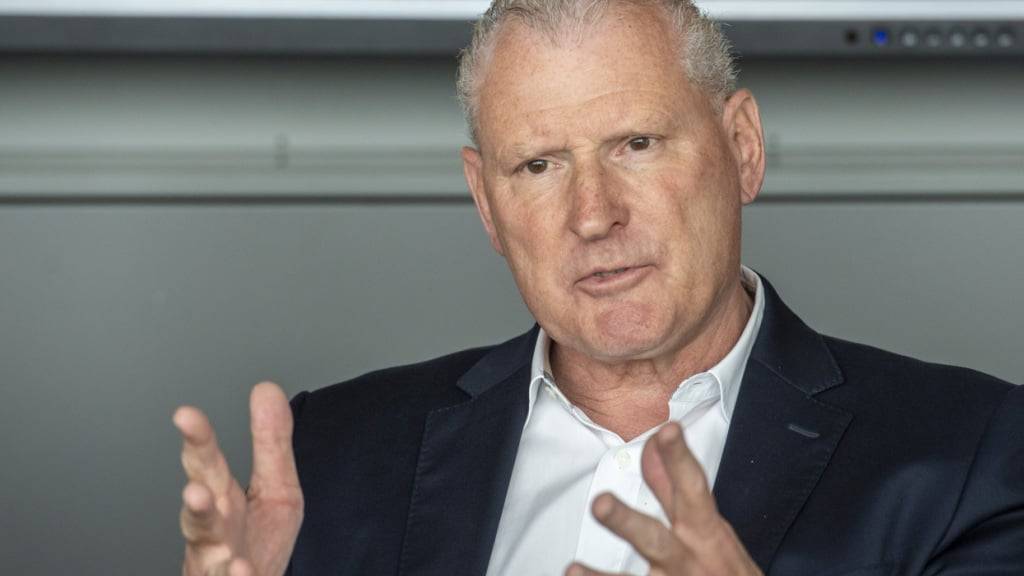 Der Zuger Finanzdirektor Heinz Tännler (SVP) geht von steigenden Einnahmen des Kantons aus und will diese in die Standortförderung investieren. (Archivbild)