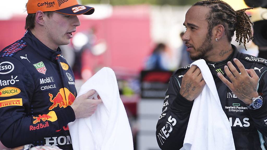Fahren gemeinsam aus der ersten Reihe los: Max Verstappen (links) und Lewis Hamilton.
