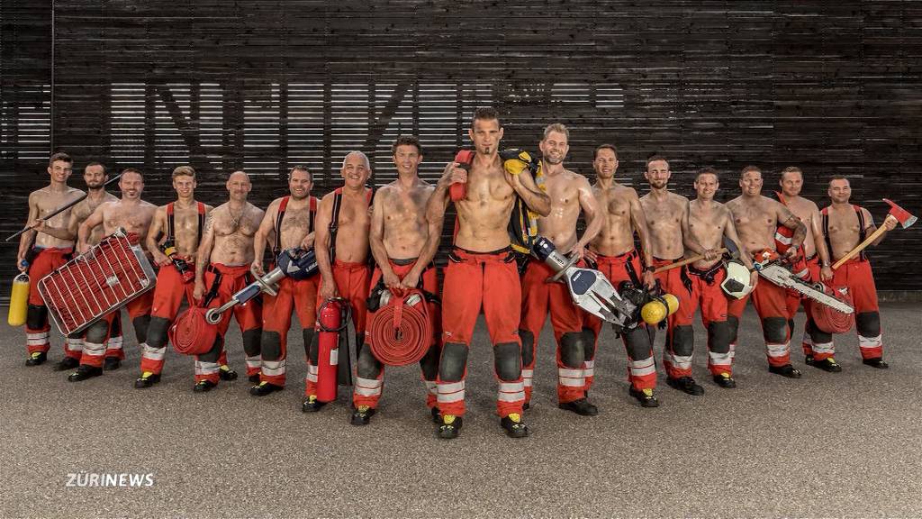 Für einen guten Zweck: Bassersdorfer Feuerwehrleute lassen die Hüllen fallen