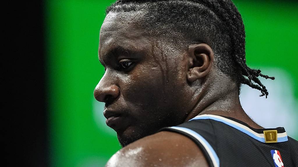 Clint Capela musste mit den Hawks nach zwei Siegen als Verlierer vom Platz