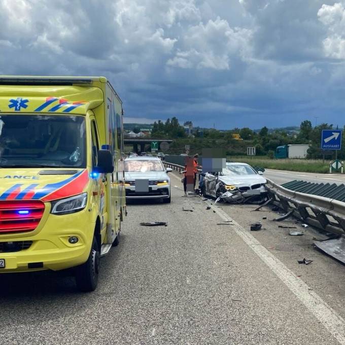 Lastwagenchauffeur verliert die Kontrolle auf A2