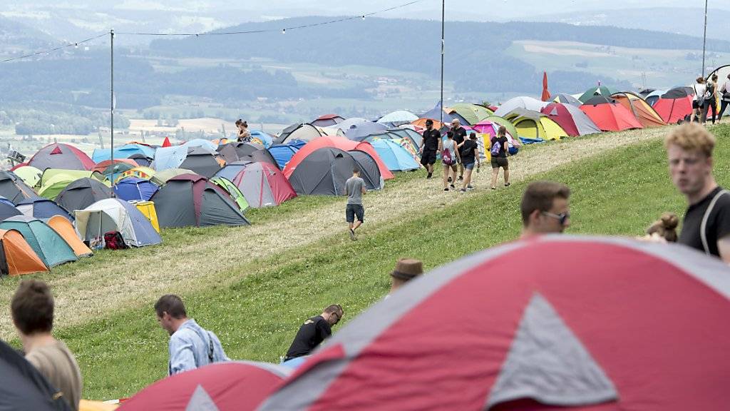 Fröhlicher und windiger Start ins Berner Gurtenfestival