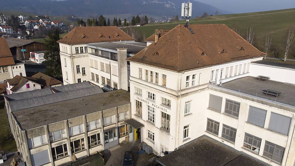 Dieses Fabrikgebäude in Tavannes soll künftig für Verwaltungseinheiten des Berner Juras genutzt werden.