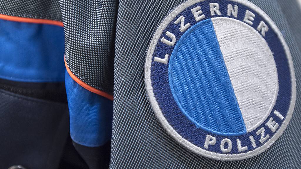 Die Luzerner Polizei stand am Samstag in Sursee wegen eines mutmasslichen Tötungsdelikts im Einsatz. (Symbolbild)