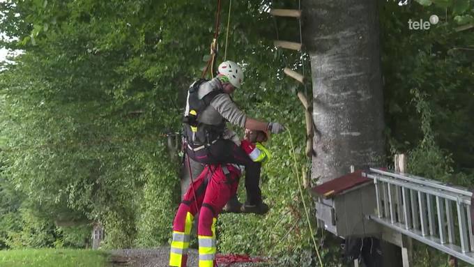 Einzigartige Rettungsübung im Seilpark in Küssnacht