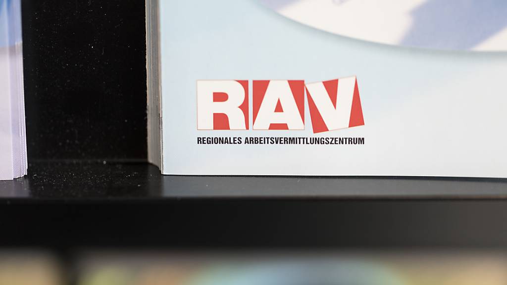 In der Ostschweiz waren im Dezember 2023 mehr Leute auf den Regionalen Arbeitsvermittlungszentren (RAV) angemeldet als im Vormonat.