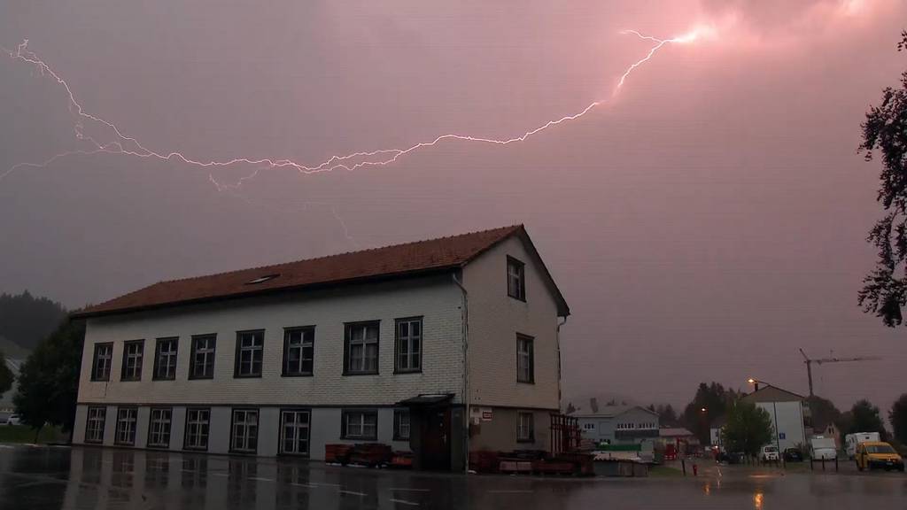 Blitze, Hagel und Sturmböen: Gewitter tobten in vielen Teilen der Schweiz