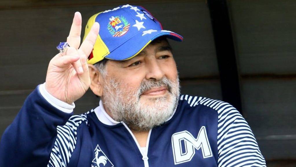 Diego Maradona bleibt Trainer des argentinischen Erstligisten Gimnasia y Esgrima La Plata. (Archiv)