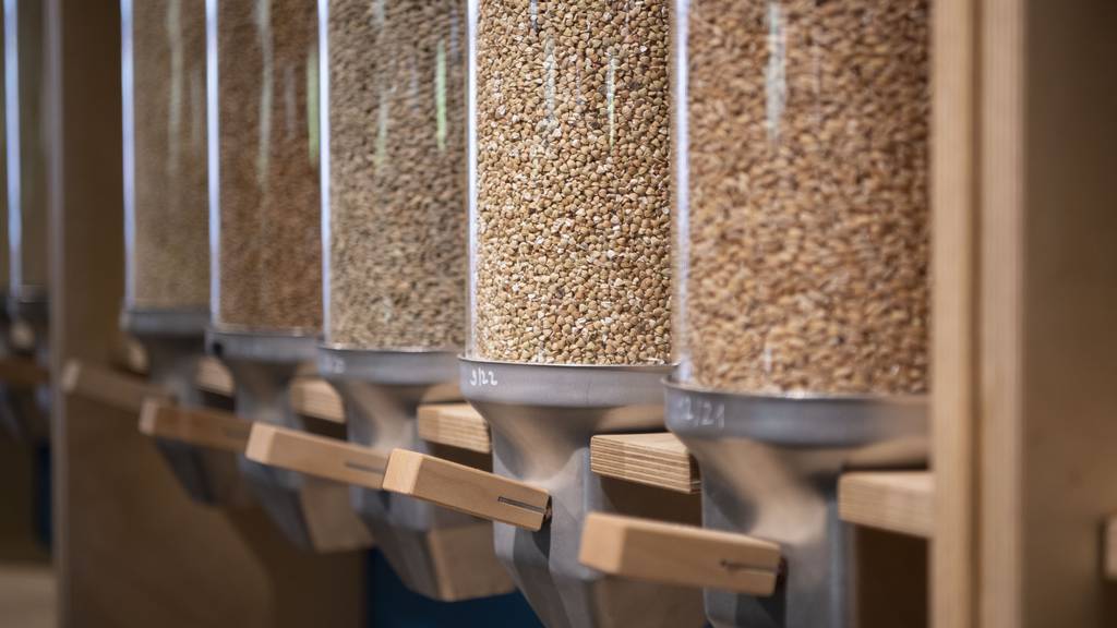 Verschiedene unverpackte Getreidesorten im Zürcher Zero-Waste-Laden «Zollfrei». (Symbolbild)