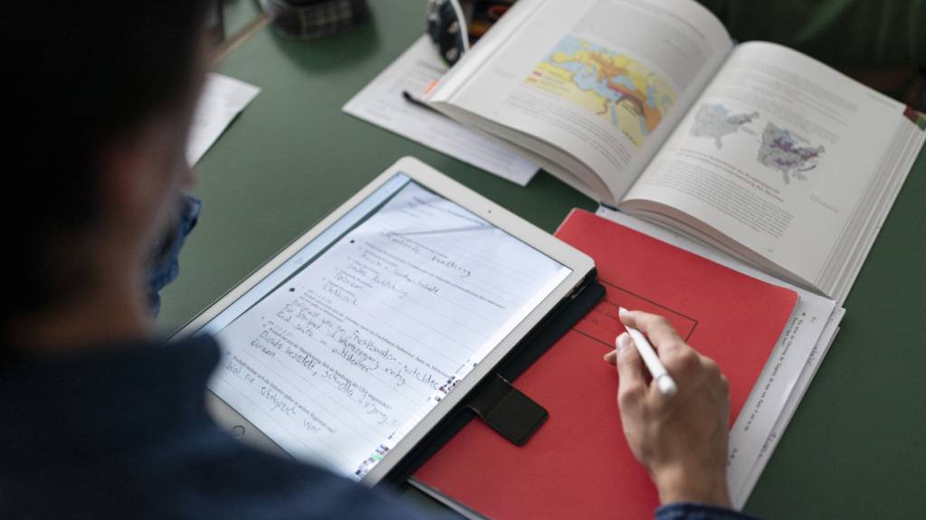 Die Zuger Mittelschulen verzeichneten 2025 einen Höchststand an Zuweisungen von Schülerinnen und Schülern der Sekundarschulen. (Symbolbild)