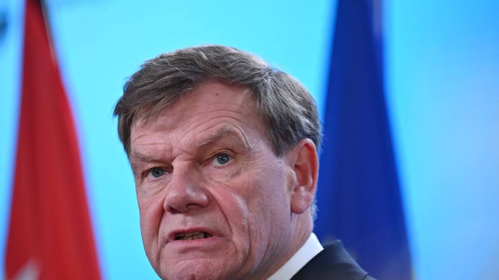 Außenminister Johann Wadephul (CDU) spricht bei einer gemeinsamen Pressekonferenz mit seinem jordanischen Amtskollegen Aiman al-Safadi im Auswärtigen Amt. Die Außenminister treffen sich vor dem Hintergrund des Krieges zwischen Israel und Iran. Foto: Katharina Kausche/dpa