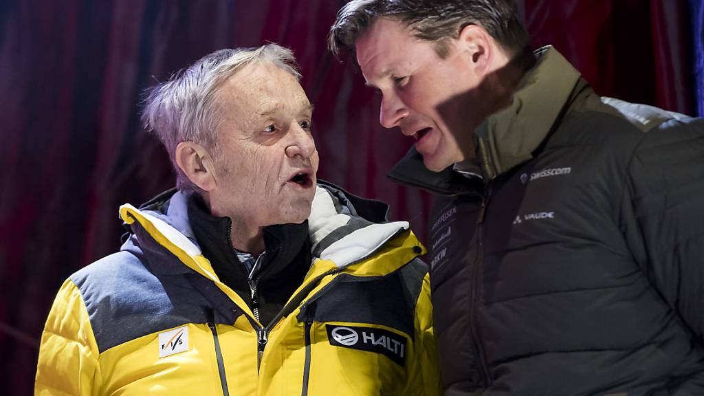 FIS-Präsident Gian Franco Kasper (links) und Swiss-Ski-Präsident Urs Lehmann anlässlich einer Medaillenvergabe an der alpinen Ski-WM im Februar 2019 in Are