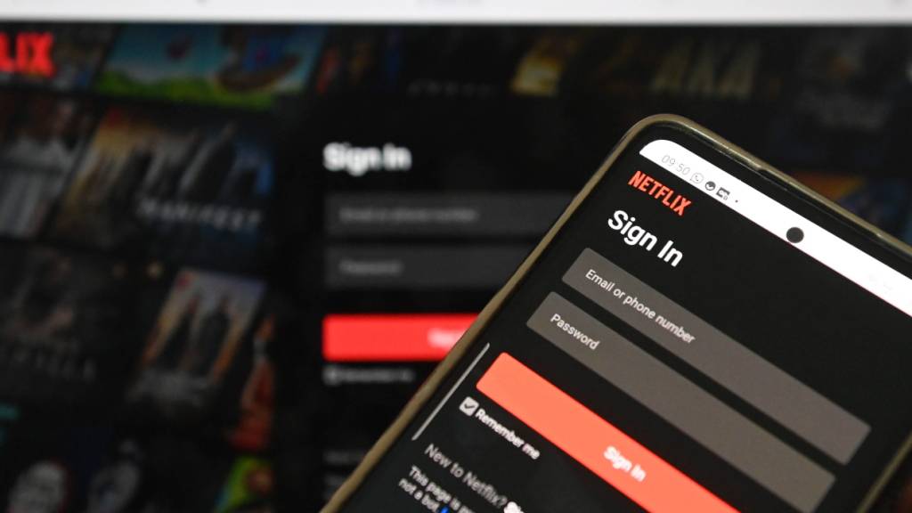Viele Netflix-Nutzer bekommen auf Plattformen wie TikTok Videoclips von Filmen und Serien des Streamingriesen im Hochkant-Format zu sehen. Jetzt schafft Netflix einen Bereich dafür in der eigenen App. (Archivbild)